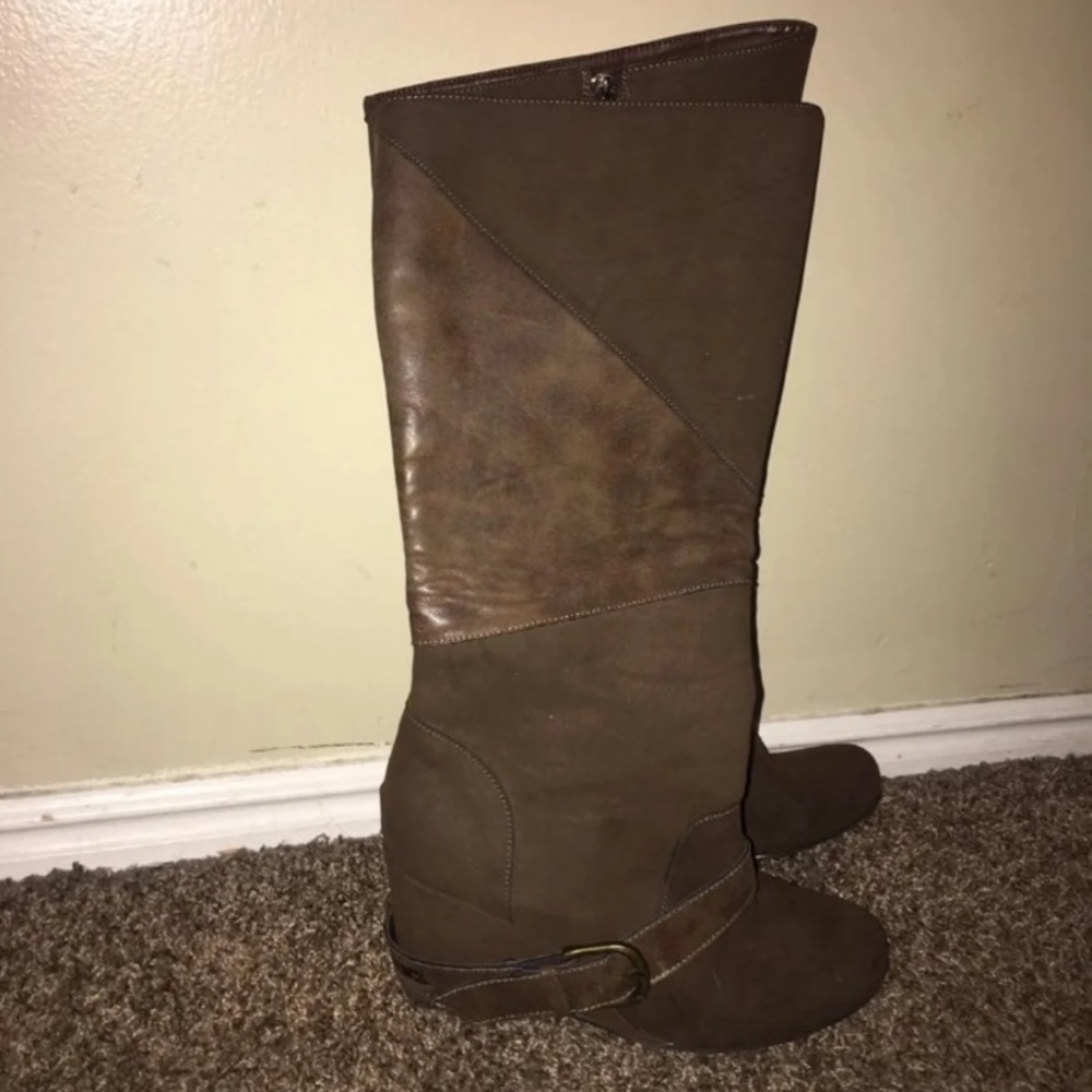 Brown Leather Muk Luks Size 9